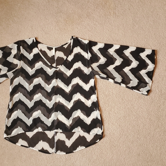 Sage brand chevron print sheer blouse size Medium - Picture 5 of 11
